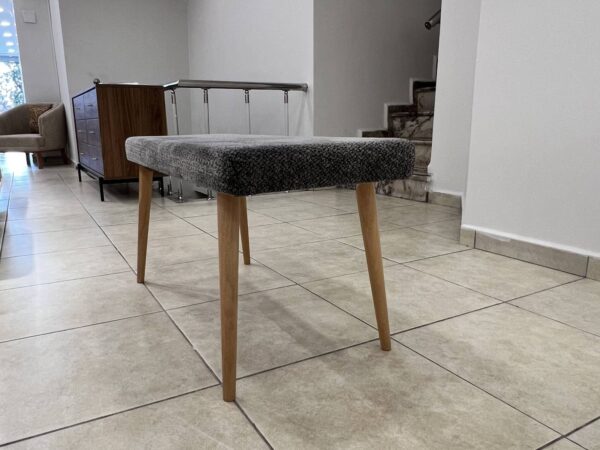 Benç koyu gri yandan