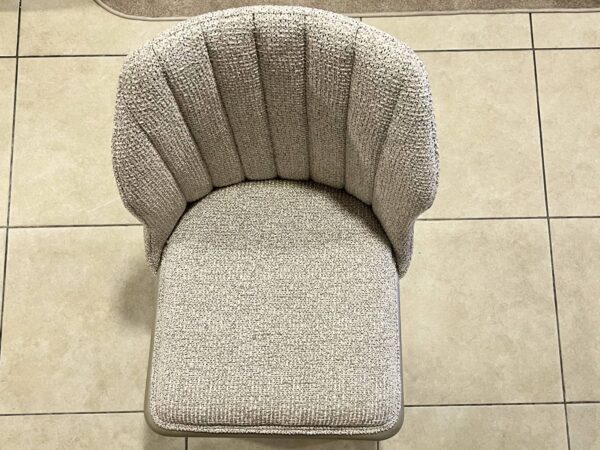 Gucci sandalye oturum ve sırt üstten detaylı görünüm